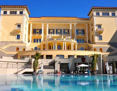 Swissotel Resort Sochi Kamelia - История Swissôtel Resort Сочи Камелия  началась в 30-е годы ХХ века. Именно тогда правительством СССР было принято  решение о превращении Сочи в курорт общегосударственного значения. По заказу