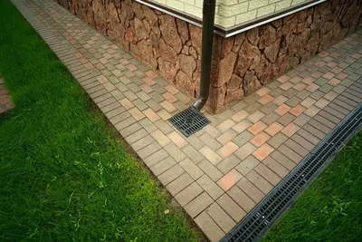 Отмостка из тротуарной плитки вокруг дома своими руками | Строительный  портал RMNT.RU | Дзен