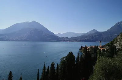 Озеро Como и город прогулки Lecco, Италии Стоковое Фото - изображение  насчитывающей итальянско, европа: 111104756