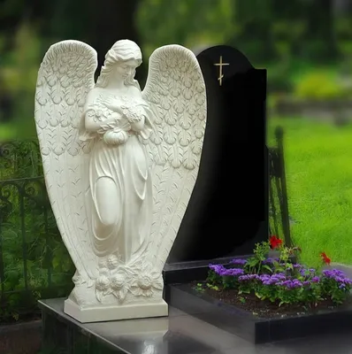 Мраморный памятник \"Ангел с букетом\" на могилу по цене 41100 руб | Синай-С