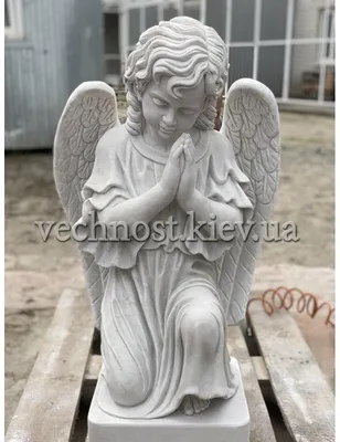 Ангелы из камня на кладбище