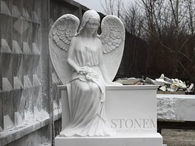 Резной памятник на могилу Под Крылом Ангела заказать недорого в СПб