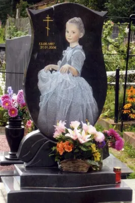 Фото гранитных памятников на могилу для женщин. Образцы ритуальных  надгробных женских памятников на кладбище