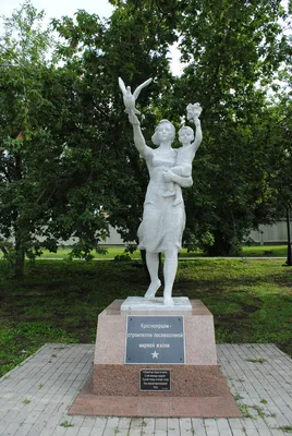 Памятник на могилу женщине от компании Постамент | Postament.ru | Дзен