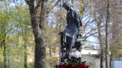 Памятники женщинам на кладбище в Москве и Мо - компания Egranit
