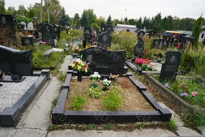 Памятники из базальта на могилу, фото и цены в Москве