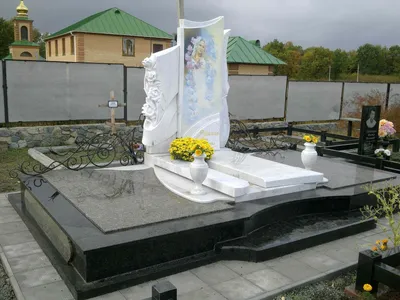 Памятники из мрамора в Москве, недорого купить мраморный памятник  (надгробие) на могилу, фото и цены на изготовление