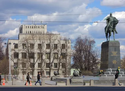 В Москве поменяли памятник маршалу Жукову около Кремля — РБК