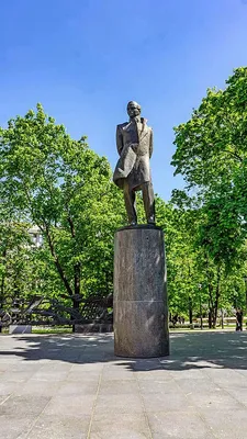 В Екатерининском парке Москвы открыли памятник офицерским женам -  Российская газета
