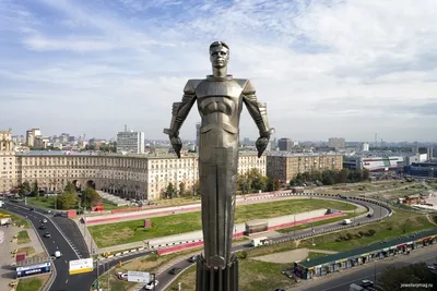 10 самых необычных памятников в Москве