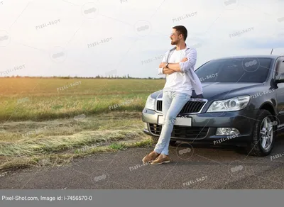 стильный мужчина в костюме стоит возле своего дорогого авто Stock Photo |  Adobe Stock