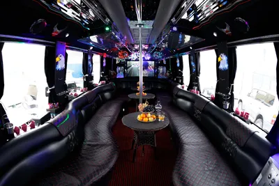 Аренда и заказ клубного автобуса Мега Пати Бас (Mega Party Bus) на 30 мест  в Москве
