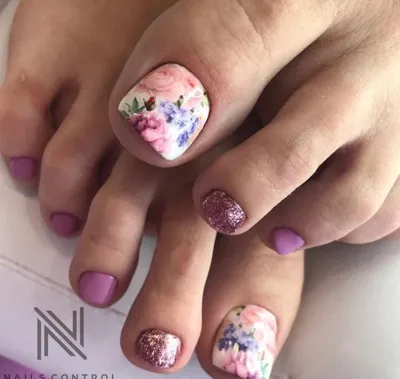 Шикарный педикюрчик с объемными цветами от @gallechka_ch г.Санкт-Петербург  #маникюр #дизайнногтей #маникю… | Toe nail designs, Toe nails, Pedicure  designs toenails