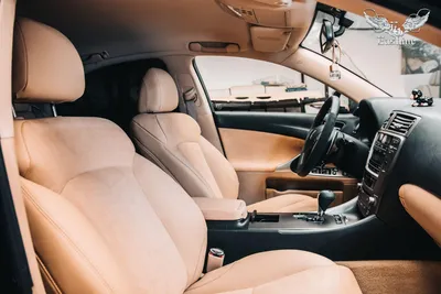 Комплексная перетяжка салона Lexus IS. Замена ткани на гладкую кожу и  алькантару.