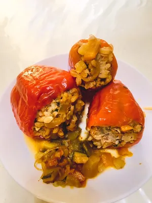 Перец, фаршированный рисом и овощами - пошаговый рецепт с фото на Готовим  дома