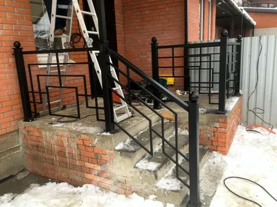 Установка перил металлической лестницы: статья от ЗЛМК