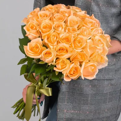 Купить букет из 35 персиковых роз (50 см.) по доступной цене с доставкой в  Москве и области в интернет-магазине Город Букетов
