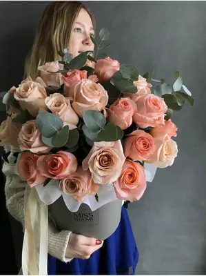 День 14: персиковые розы в лаконичной упаковке по цене 4085 ₽ - купить в  RoseMarkt с доставкой по Санкт-Петербургу