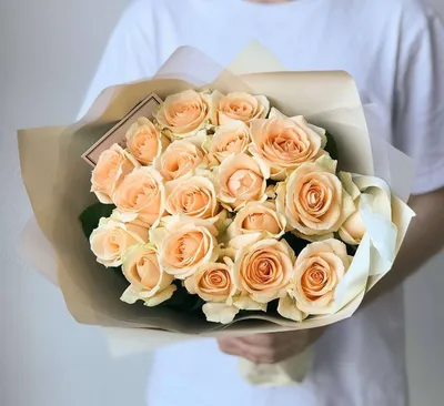 Французские персиковые розы с ароматным эвкалиптом, артикул F1174642 - 4790  рублей, доставка по городу. Flawery - доставка цветов