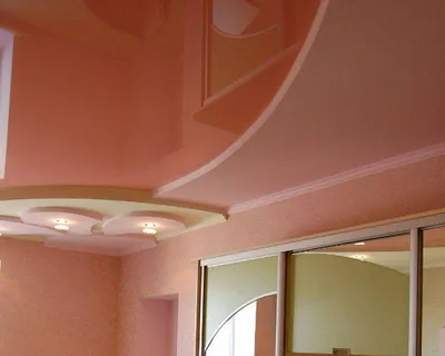 Персиковый натяжной потолок в интерьере, фото: монтаж натяжных потолков  персикового цвета в Днепропетровске, Львове Velum