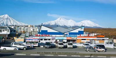 Камчатка фото: Панорама: город Петропавловск-Камчатский, улица Океанская,  улица Капитана Драбкина - Архитектура полуострова Камчатка - Петропавловск- Камчатский, Камчатка фотография
