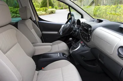 Боковая площадка из нержавейки Peugeot Partner 2008-. Купить подножки Пежо  Партнер 2008- магазин автотюнинга Tuning.com.ua