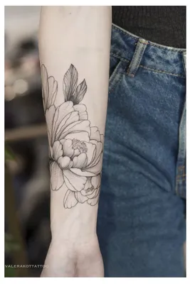 Тату на руке пионы. Тату цветы для девушке. Больше работ в моем Instagram |  Flower tattoo designs, Tattoos, Body art tattoos