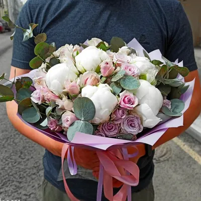 Букет невесты с розовыми и белыми пионами купить, заказать с доставкой в  Москве, цены