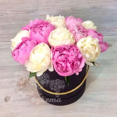Букет розовые розы и пионы белые - купить с доставкой | СтудиоФлористик