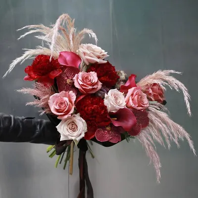 Люси: пионы, гортензия, пионовидные розы, маттиола по цене 9477 ₽ - купить  в RoseMarkt с доставкой по Санкт-Петербургу