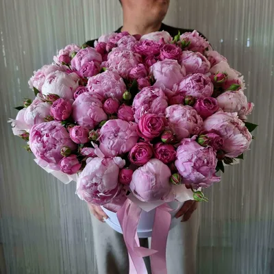 Пионы, розы и эустомы в ящике - купить с доставкой в Омске - LAVANDA
