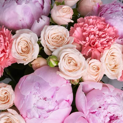 Воздушный розовый букетик пионов, роз и диантусов - купить с доставкой в  Омске - LAVANDA