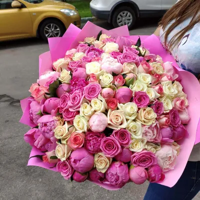 Розы и пионы в букете - 81 шт за 33 990 руб. | Бесплатная доставка цветов  по Москве