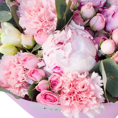 Лямбда: розовые пионы, розы, фрезия и гвоздики по цене 7343 ₽ - купить в  RoseMarkt с доставкой по Санкт-Петербургу