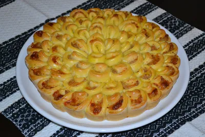 Пирог хризантема с фаршем и сыром - 72 photo