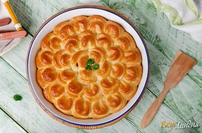 Пирог с мясом Хризантема