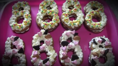 Капкейки, бенто торт, пирожное и различные наборы на 8 марта оптом и в  розницу от кондитерской Cupcake Queen