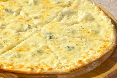 Пицца 4 сыра. Как приготовить блюдо - пошаговый рецепт | НотаВкуса.ру