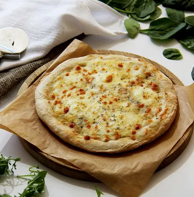 Пицца Римская Четыре сыра с горгонзолой охлажденная для запекания 400г  купить c доставкой на дом в интернет-магазине КуулКлевер