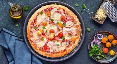 Пицца дрожжевая на молоке, пошаговый рецепт с фото на 266 ккал