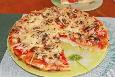 Дрожжевая пицца с курицей и грибами рецепт с фото пошагово | Рецепт | Идеи  для блюд, Пицца с курицей, Грибы