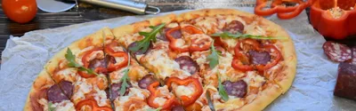 Дрожжевая пицца с беконом и помидорами — рецепт с фото пошагово