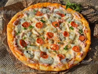 Пицца на дрожжевом тесте с колбасой и помидором рецепт с фото пошагово -  PhotoRecept.ru