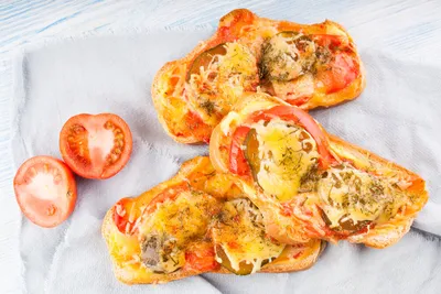 Мини-пицца на батоне в духовке - пошаговый рецепт с фото на Повар.ру