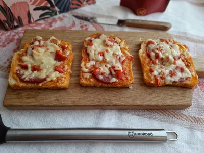 МИНИ-ПИЦЦА на БАТОНЕ в духовке - рецепт быстрой пиццы на завтрак - YouTube