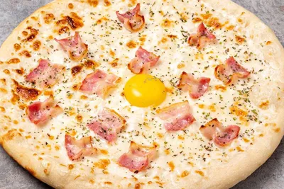 Пицца Карбонара с беконом и яйцом | Buon Appetito | Кейтеринговые услуги в  Санкт-Петербурге Catery.ru