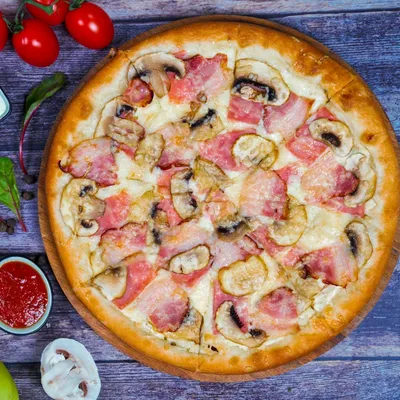 Пицца \"Карбонара\" - рецепт вкуснейшей пиццы с беконом, луком, яйцом и тремя  видами сыра | Мой мир | Дзен