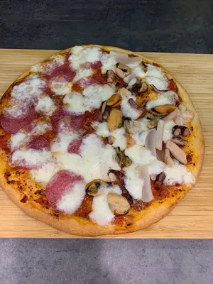 Hello Pizza пиццерия🔥 on Instagram: \"Hello Pizza поздравляет с Днем  защитника Отечества!🌟 ⠀ Сделайте заказ пиццы на дом и вам не нужно будет  тратить время на приготовления к празднику, ведь мы все