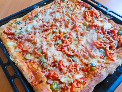 Пицца на кефире \"Наташа\" – кулинарный рецепт
