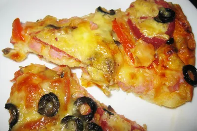 Рецепт теста для пиццы на кефире и дрожжах: как приготовить тонкое тесто  для домашней пиццы | FoodOboz